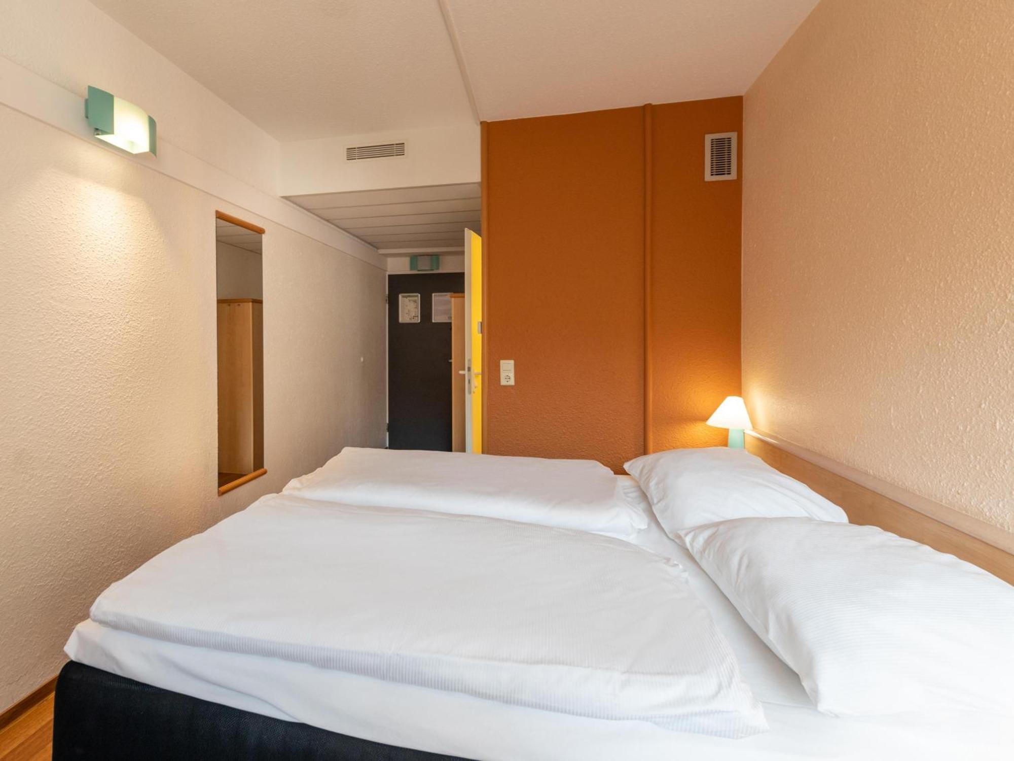 B&B Hotel Duisburg Hbf-Nord Exteriör bild