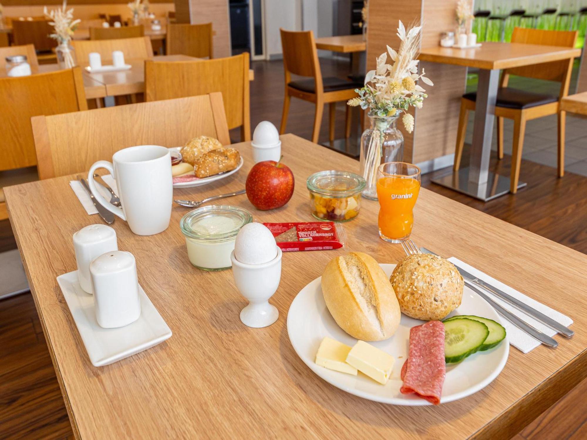 B&B Hotel Duisburg Hbf-Nord Exteriör bild