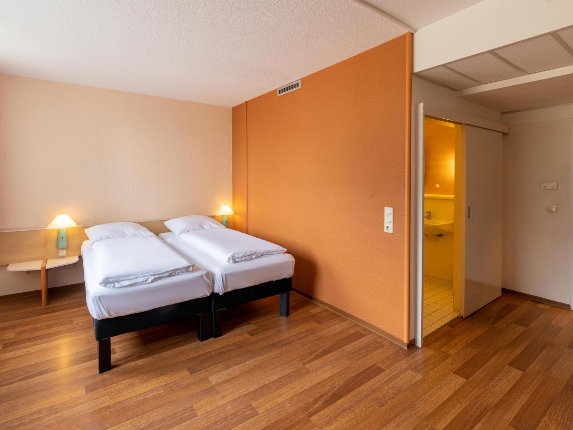 B&B Hotel Duisburg Hbf-Nord Exteriör bild