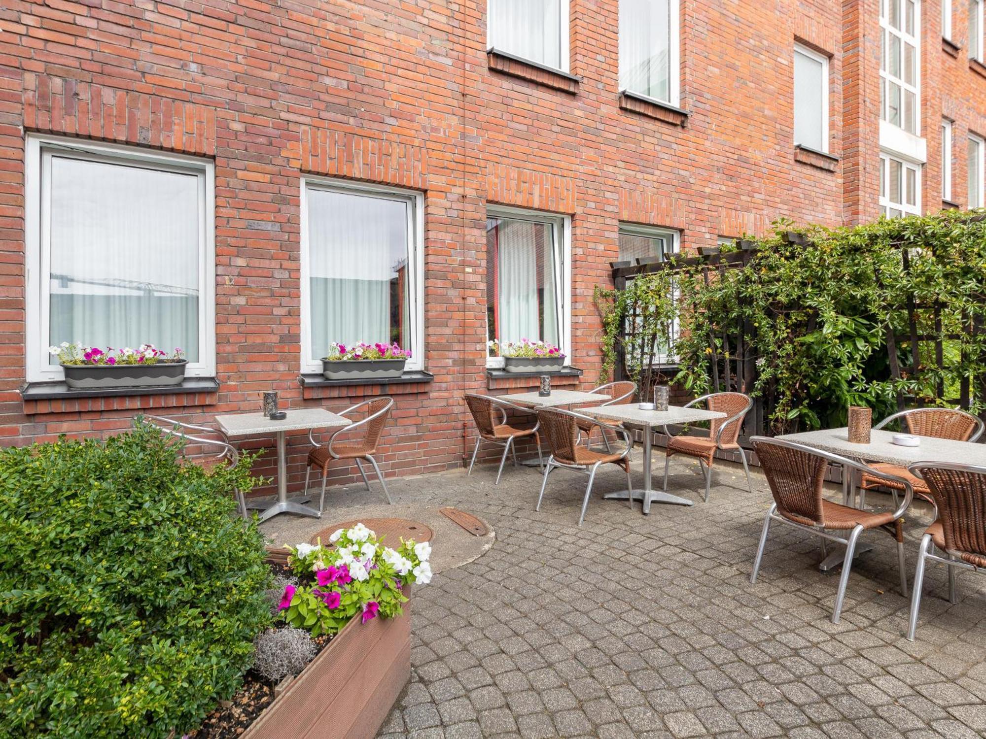 B&B Hotel Duisburg Hbf-Nord Exteriör bild